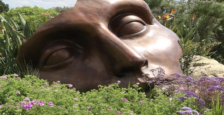 A beautiful sculpture with garden in the background