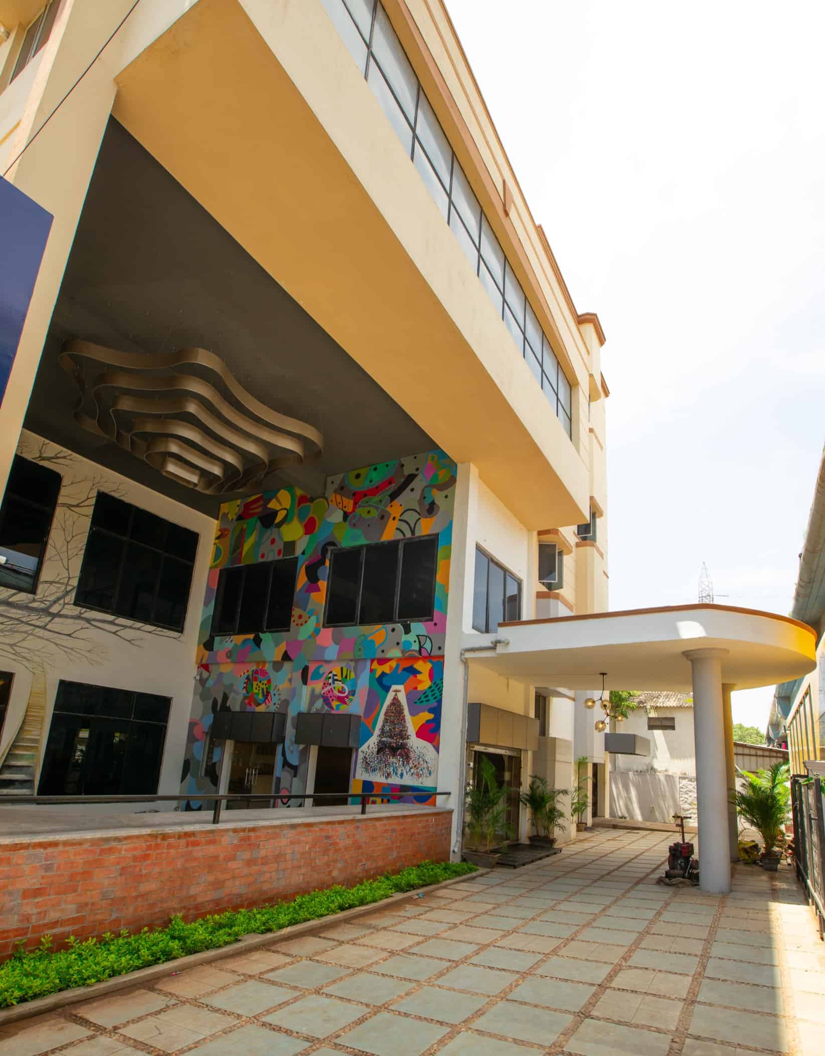 Side view of the main entrance of DOT school of design